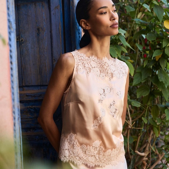 DÔEN Viviane Lace Trim Silk Satin Top nwt
Color: Peach Sorbet - Picture 9 of 10